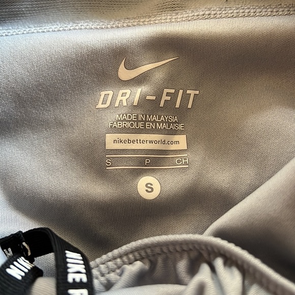 Nike Grey and Black Athletic Shorts Size Small - Picture 4 of 5